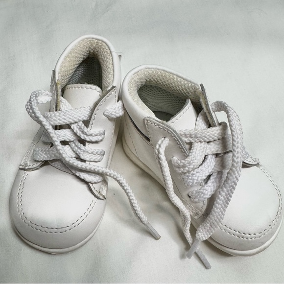 Classic White Kids Shoes - Picture 1 of 9